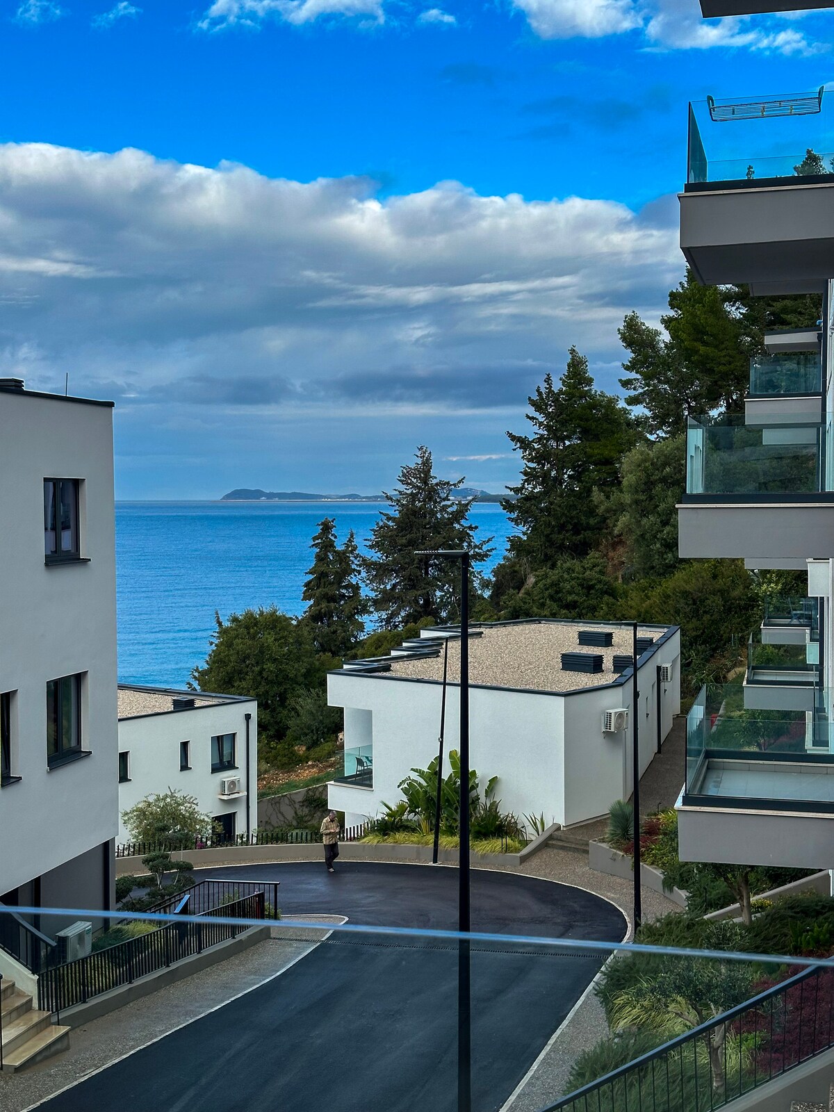 Listing 1310699444289175598