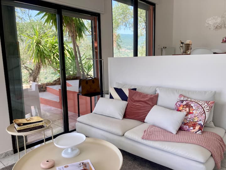 Moderne Villa Mit Pool Und Meerblick - İmperia, İtalya