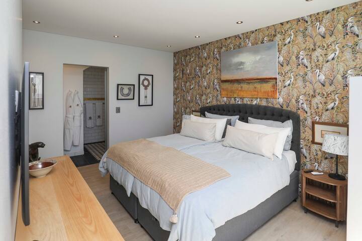 Magnificent home in Camps Bay gallery image 4