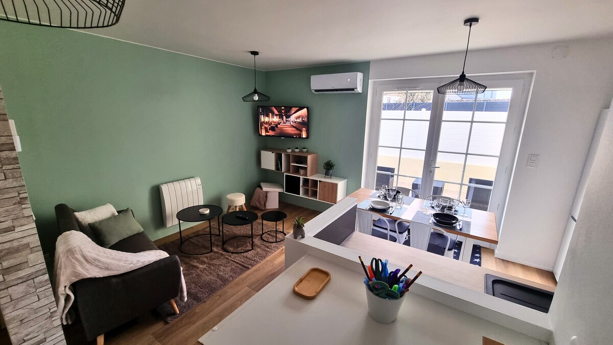 Popular Airbnb listing: House + yard Bressuire center in Bressuire