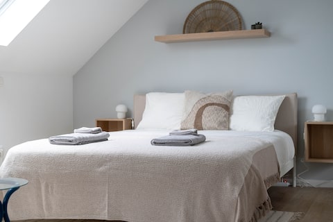 Popular Airbnb listing: Modern Cocoon - Gare du Midi - BRO144.3.1 in Anderlecht