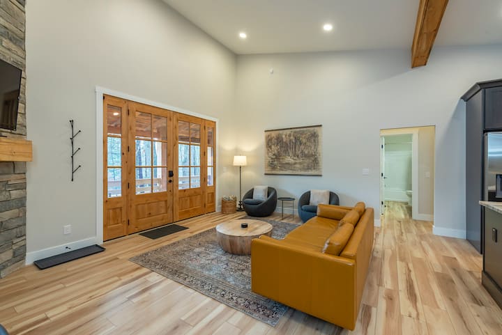 Summer Mountain Getaway W/ Sauna + Gym + Firepit - Mountain Home, NC