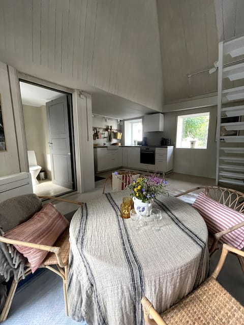 Beautiful New-Renovation 2BR