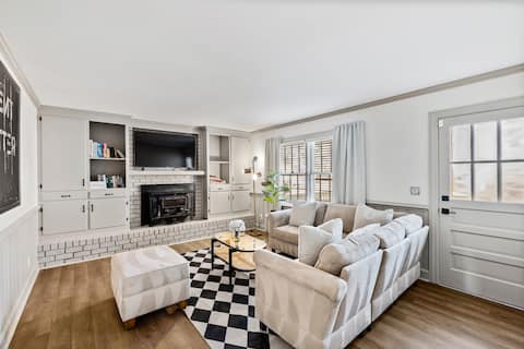 Charming Home for 10 in Rocky