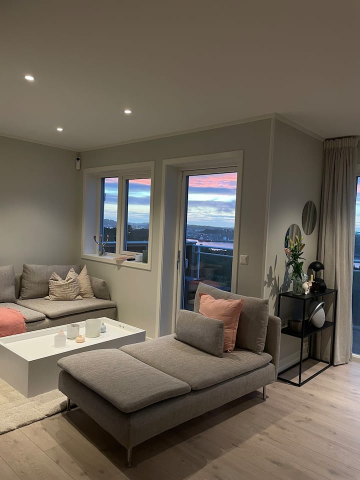 Tomannsbolig Med Panoramautsikt - Kristiansund