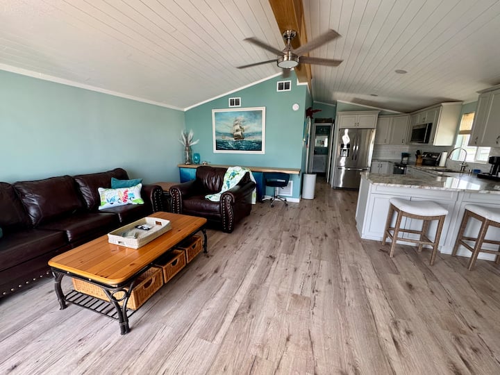 Cap't Jack's Waterfront Cottage - Fort Myers Beach, FL
