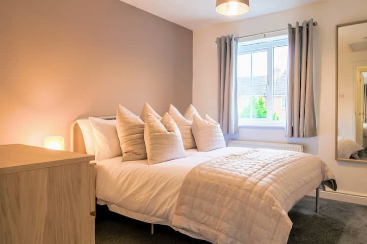 Спалня 2 - Осигурено е двойно легло с чисто спално бельо и кърпи.