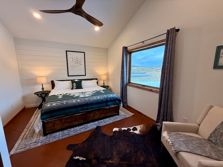 غرفة نوم مقصورة إيرهارت ~ ديكور غربي حديث وستائر تعتيم