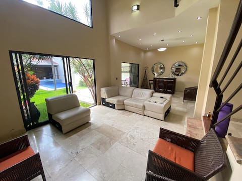 Top Airbnb: Luxurious Private House in Jiutepec in Cuauchiles