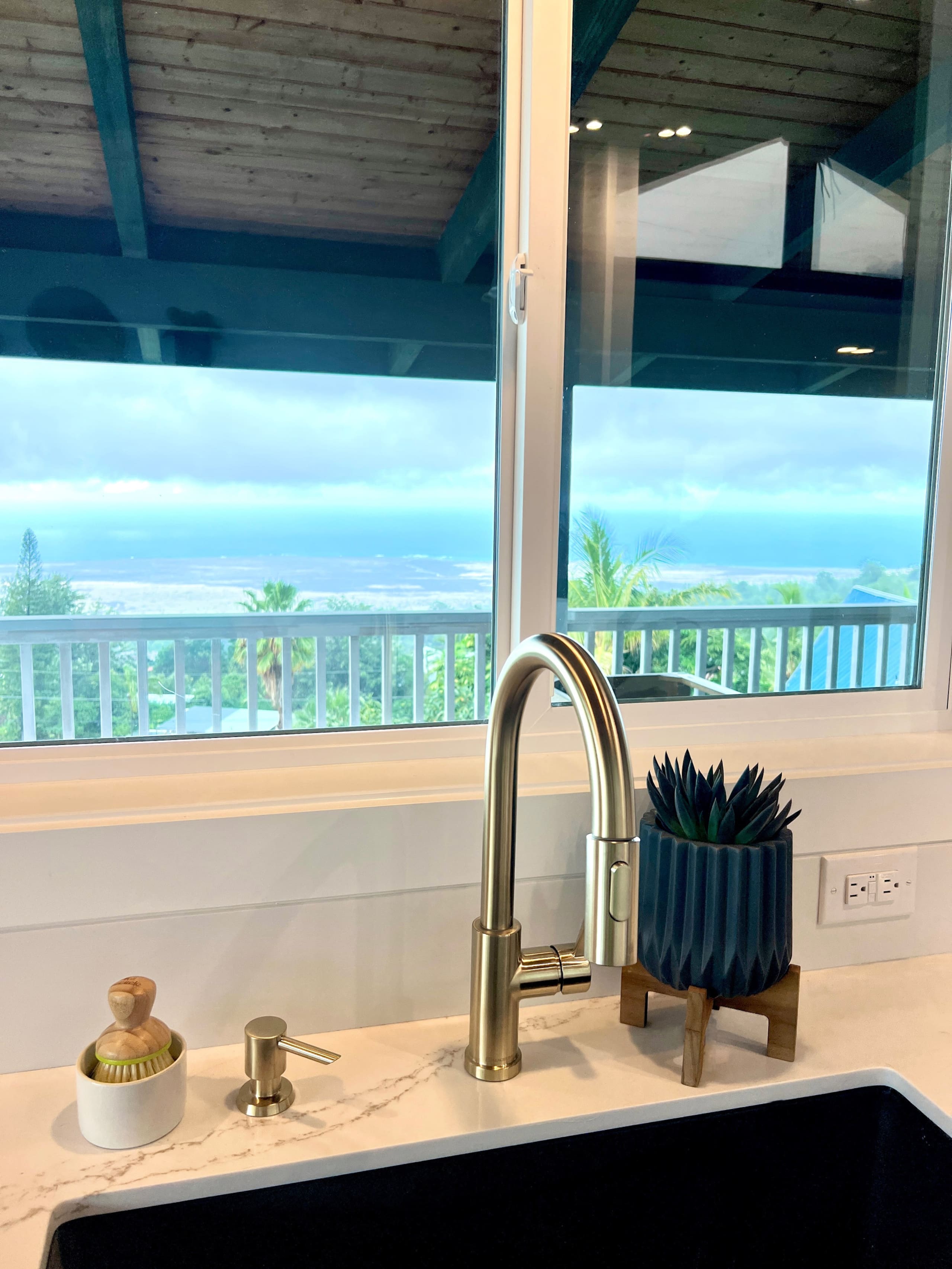Home in Kailua-Kona · ★4.88 · 2 bedrooms · 3 beds · 2 baths - Image 13