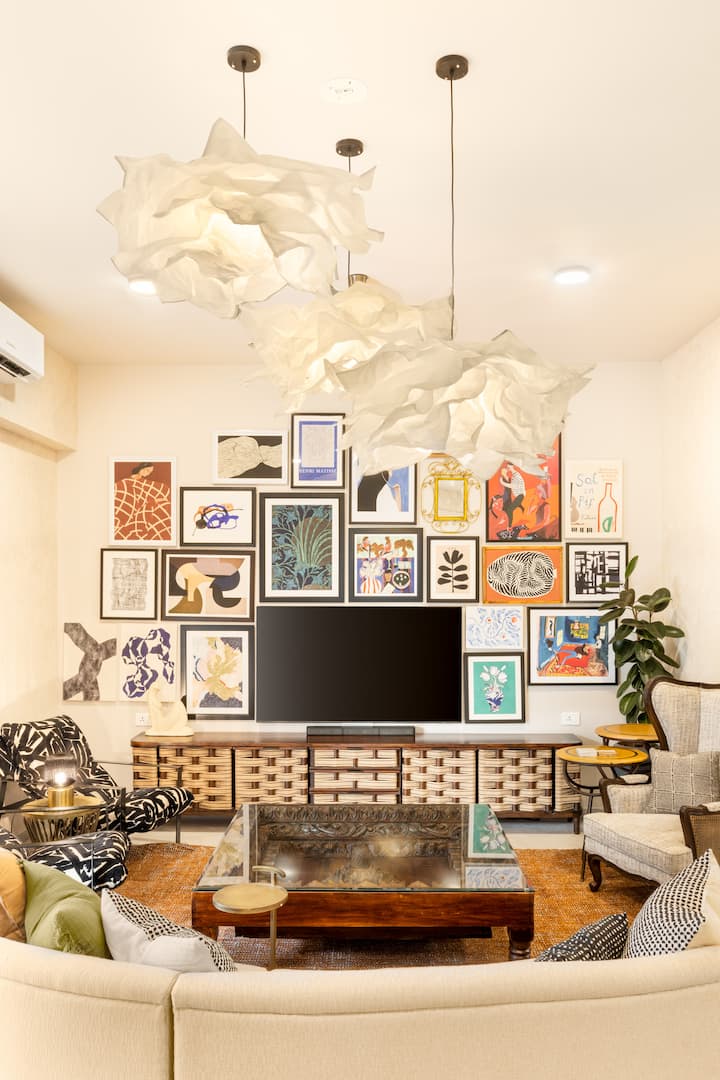 A Captivating Wall Showcasing Art from Around the World
