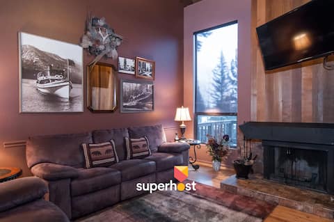 Peaceful Tahoe Getaway + Private Beach + Pool