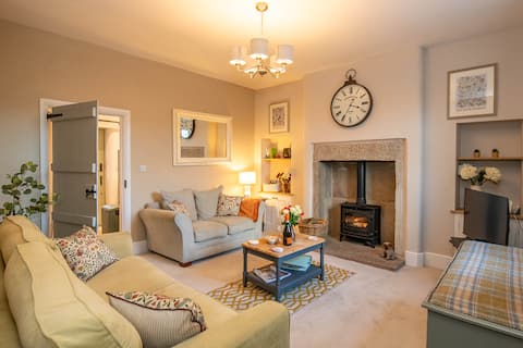 Auntie's House, Airton