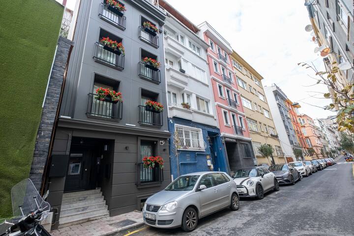 Stylish & Modern 2 Bdr. in City Centre gallery image 4