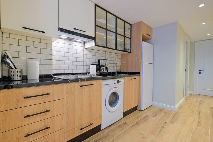 Stylish & Modern 2 Bdr. in City Centre gallery image 5