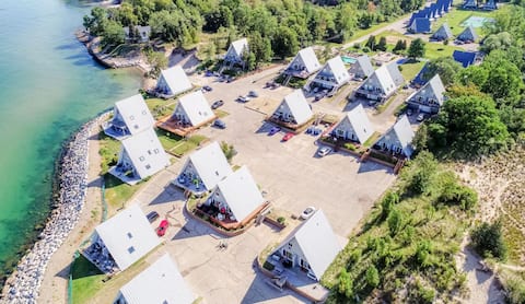 Lake Michigan Beach Cottage + Pool + Games