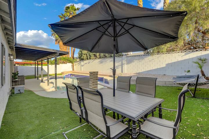 Entire home W/ POOL and GAME ROOM! Near Strip! gallery image 4