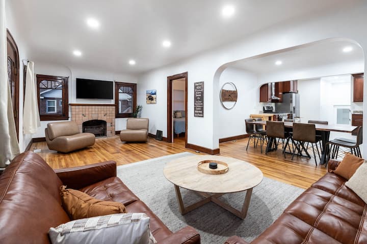 Oasis In The City - Hot Tub, Pool Table, Koi Pond! - Salt Lake City, UT