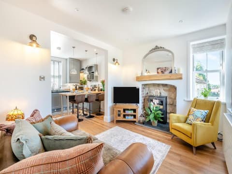Top performing Airbnb: Cottage With Amazing Views Over Railway - NO PETS in Pickering
