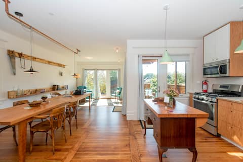 Popular Airbnb listing: Thomas Crawford House in Strathcona