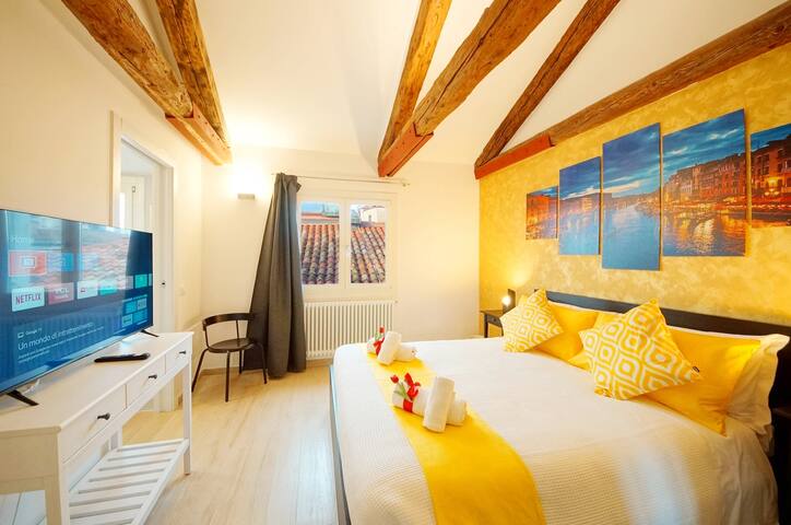 Venice Center: 4 Bedrooms 3 Bathrooms – Best View gallery image 5