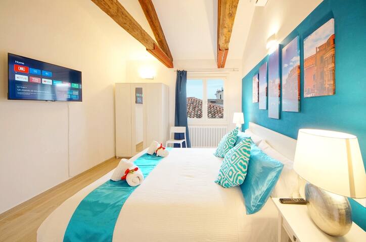 Venice Center: 4 Bedrooms 3 Bathrooms – Best View gallery image 3