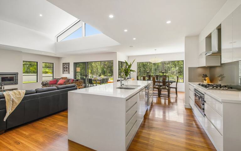 Lakeside Lodge gallery image 2