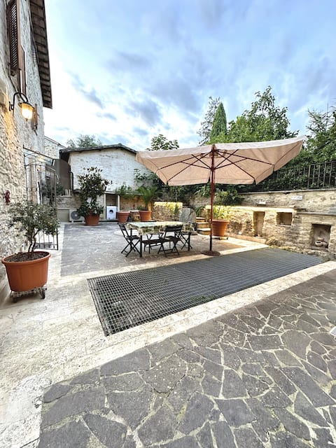 Full historic center in Bevagna, entire house!