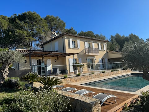 Bastide in Provence with pool and unobstructed view