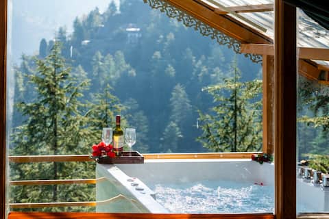 Jacuzzi with Valley view, Jibhi | Duplex chalet