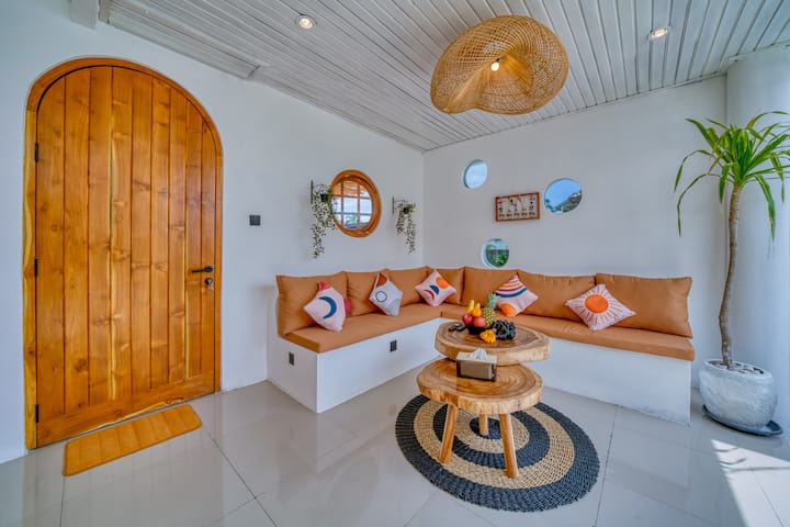 3 Bed Cozy Mediterranean-style Escape In Berawa - 水明漾