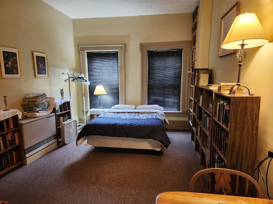 Airbnb Heart of Allentown, Studio Apartment