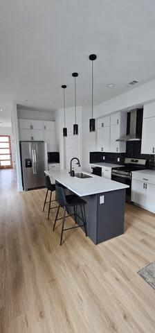 Stunning Rooftop Oasis gallery image 3