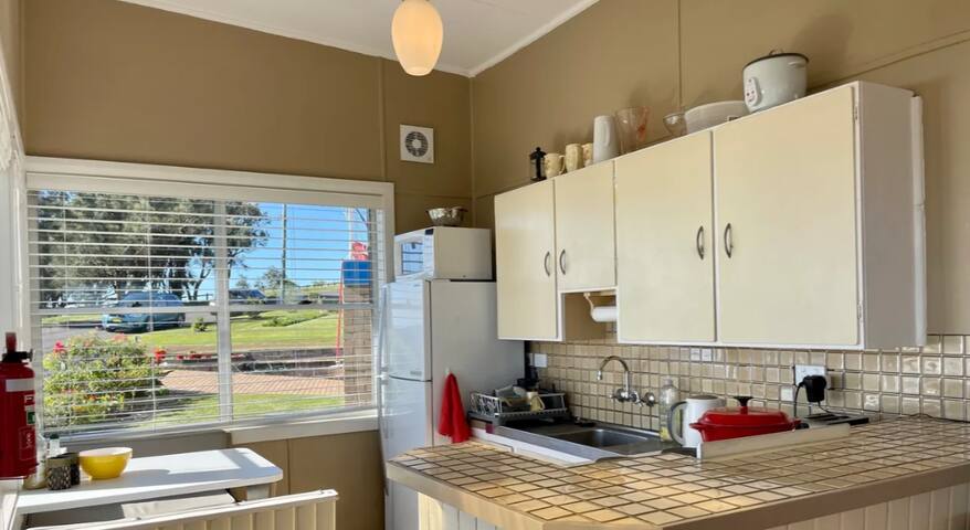 Beachfront Bungalow gallery image 5