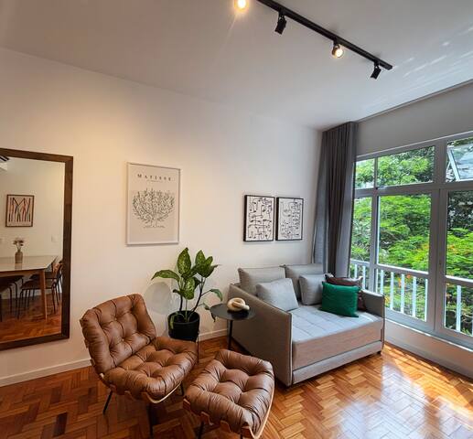 Silêncio e charme no Leblon.