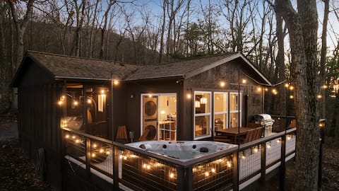 25% Off ~ Hygge mountain retreat w/ stunning views