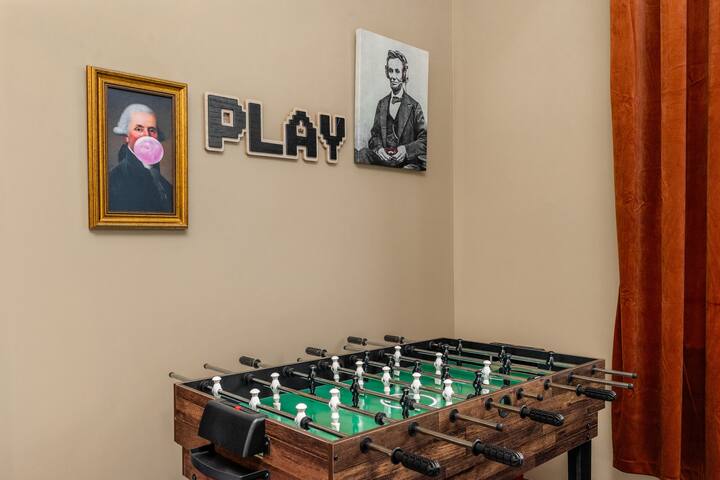 Luxe Home | Rooftop Views | Game Room | Mins to DT gallery image 4