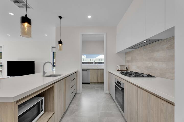 4BR Brand new Townhouse in Ashburton Shopping Golf gallery image 4