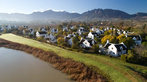 Winelands Escape on secure Estate with Stoep Spa
