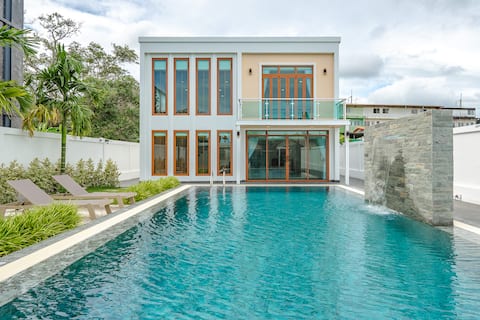 Brand-New Villa | Garden & Big Yards V154