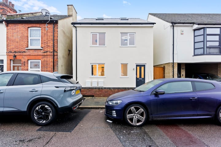 4br Contractor Stay | Sleeps 9 + Wifi - Watford