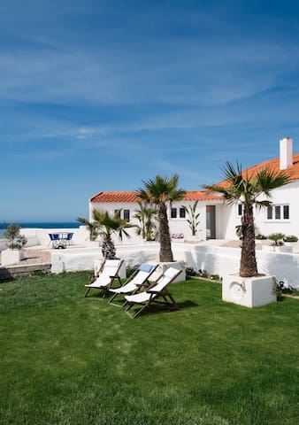 Ocean Casitas: 7-Bedroom Cliffside Escape