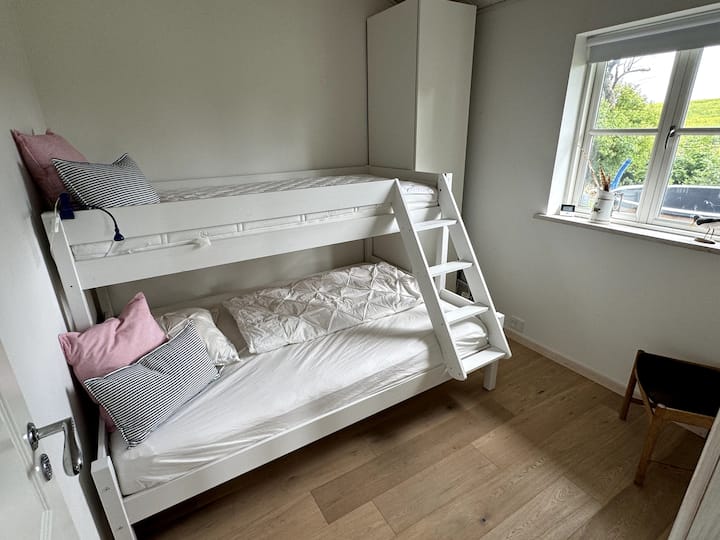 غرفة باب لشخصين بالغين أو 3 أطفال