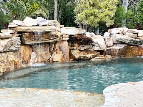 Popular Airbnb listing: Villa Cascata Mediterranean Home in Naples Park