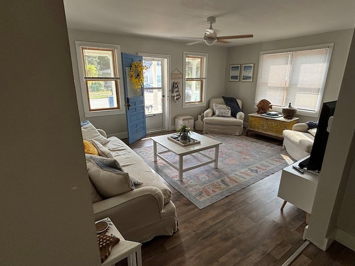 Sullivan Summer House - Walk To Downtown + Beach - Manistee, MI