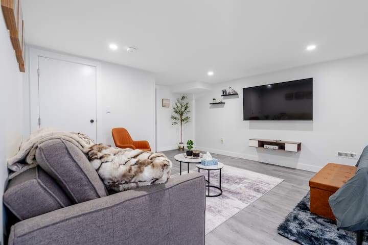 5min->fanshawe|kingbed|fullkitchen|laundry|65tv - London, Ontario