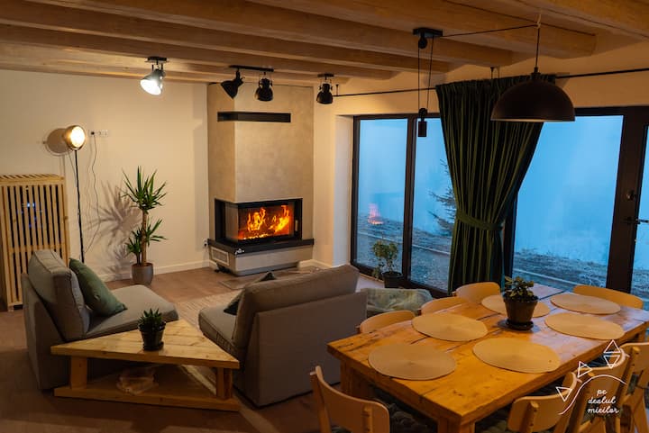 Casa De Jos - Pe Dealul Mieilor: Cabană Cu Jacuzzi - Transylvania