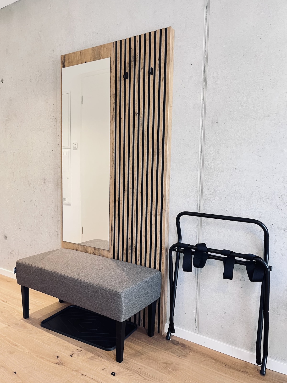 Popular Airbnb listing: Exclusive apartment with balcony for 2 people in Alt Moosach