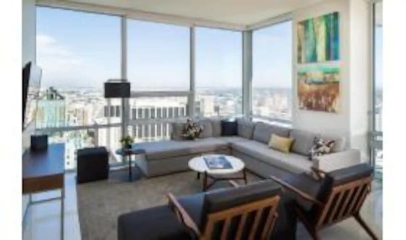 2 Bed 2 Bath DTLA Highrise Apartment gallery image 4