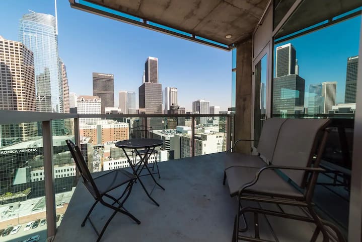 2 Bed 2 Bath DTLA Highrise Apartment